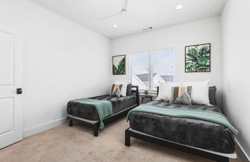 TWO Neighboring Homes Sleeps 24 Walk to 12 South - Foto 25