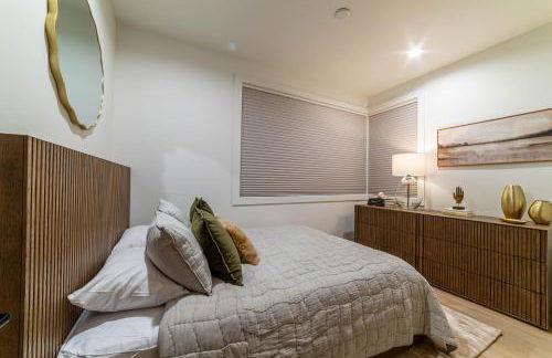 Spectacular New 4BR Townhome: Garage, Jacuzzi, BBQ - Photo 24