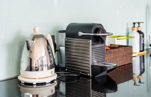 King beds apartment with en-suite, private balcony and elevator by iconic Portobello Market - Foto 33