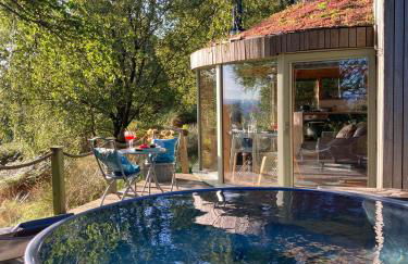 Craigmaddie Muir Roundhouse with Hot Tub Romantic, Luxury, Rural Stay for 2 Near Milngavie - Foto 1