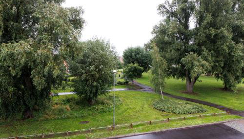 Spacious 4-Bedroom House in Aylesbury Ideal for Contractors Professionals or Larger Families - Foto 2, Garden, Garden view