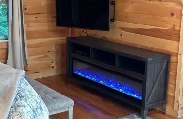 Couples Carriage House Retreat-Wineries & Hiking - Foto 11