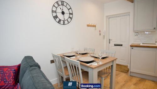 2 Bed House By Southern Stays Short Lets & Serviced Accommodation Bournemouth With Parking - Relocation & Family, 1km From The Beach - Foto 5