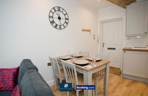 2 Bed House By Southern Stays Short Lets & Serviced Accommodation Bournemouth With Parking - Relocation & Family, 1km From The Beach - Photo 5