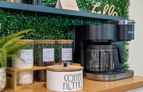 Waterfront Oasis Escape with 7 Seats Hot Tub! - Foto 23