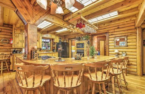 Log Cabin Sanctuary in Inverness with Furnished Deck - Foto 11