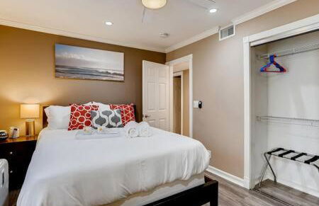 AWESOME 3BR 1 Block To Ocean Fast WIFI C1 - Photo 21