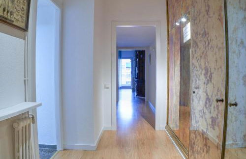 Family-Friendly Home in Central Barcelona 4BDR - Photo 6