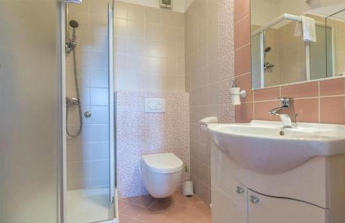 Amazing Home In Koromacno-Brovinje - Foto 16