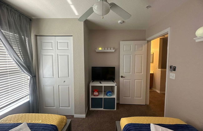 Charming Townhouse Near Disney - Photo 25