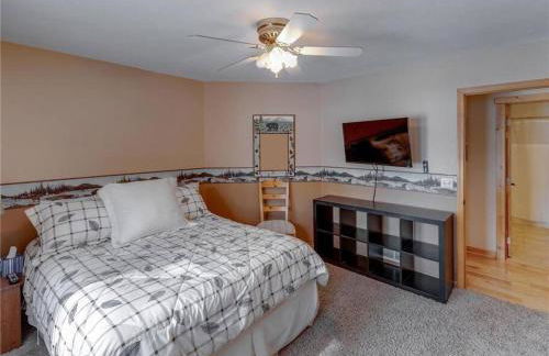 Large Log Home on Lake with Hot Tub - Foto 57