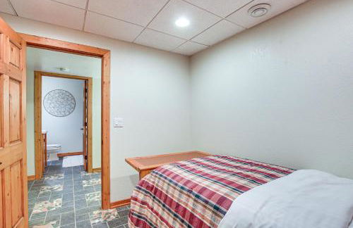 Family Home with Indoor Pool about 2 Mi to Elkhart Lake! - Foto 27