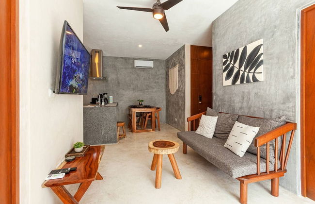 Magical Ph In Town Wprivate Rooftop Glass Tub - Photo 10