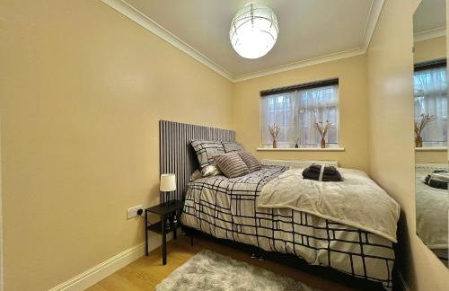 Cosy Stylish Guest House with Private Patio and Gym Gear - Foto 5