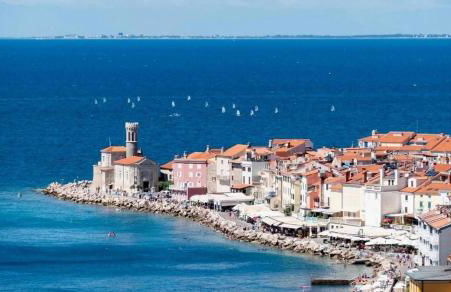 Incantevole vista dalle mura del castello. - Foto 75