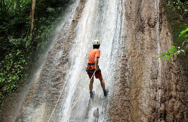 Água Fría Waterfall Rappelling - Foto 1