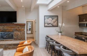 1 Block to Gondola Updated Top-Floor 2BR 2BA - Foto 25