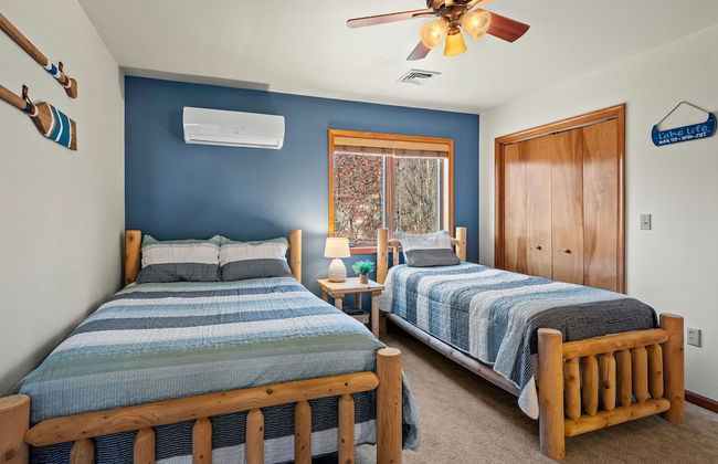 Lake View Chalet by Avantstay Lake Access Deck - Photo 28