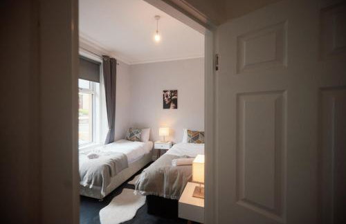 A stunning And Slick Escape - Photo 14