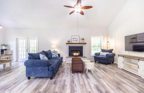 Relaxing Modern Farmhouse in Jupiter Farms. Family-and Dog-friendly! - Photo 1