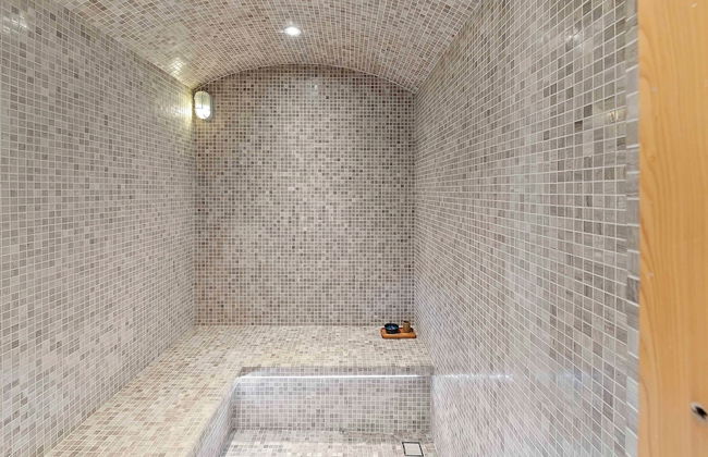 22Land Hotel Saigon - Photo 37