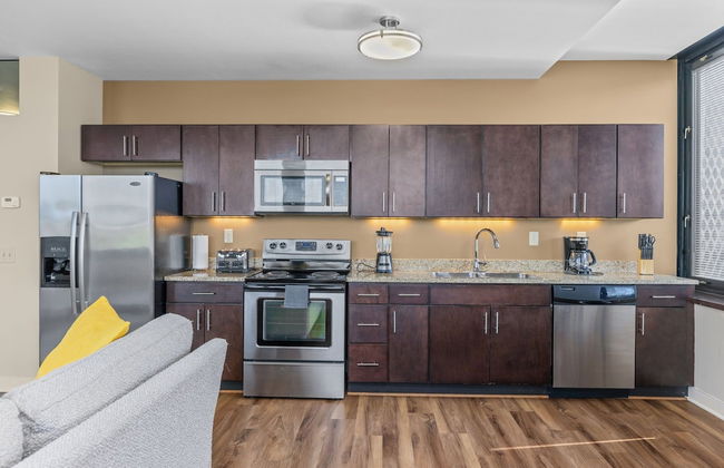 Sleek 2BR Downtown Retreat with Gym - Foto 22