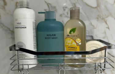 Timeless English Elegance 4BR Luxury Home in Petts Wood - Photo 14