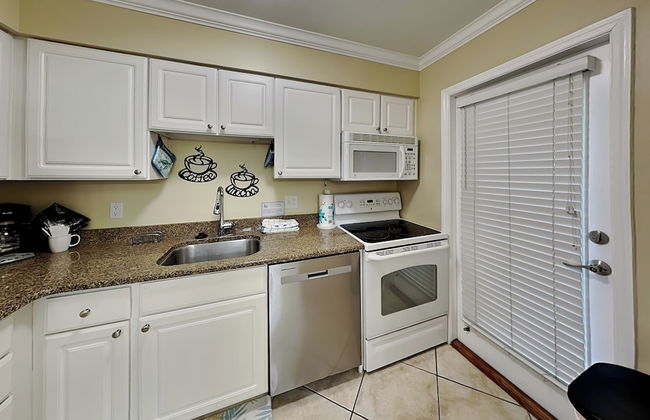 Barefoot Beach Resort B-201 by Distinctive Beach Rentals - Photo 9