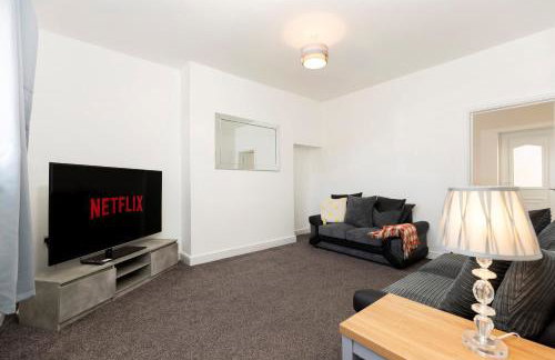 2-Bed House•Free Parking•WiFi•Long Stays Welcome - Photo 2