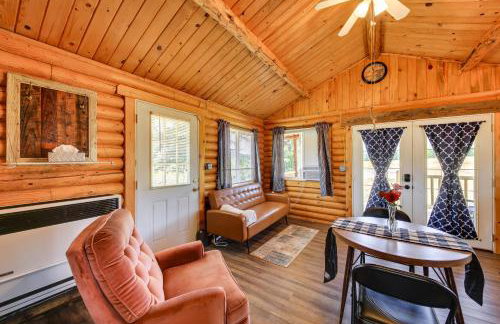 Cozy Farm Cabin - 9 Mi to Trout Creek! - Foto 6