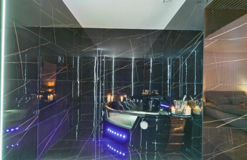 Jacuzzi LoveAparts Marki Romantic Getaway - Photo 49