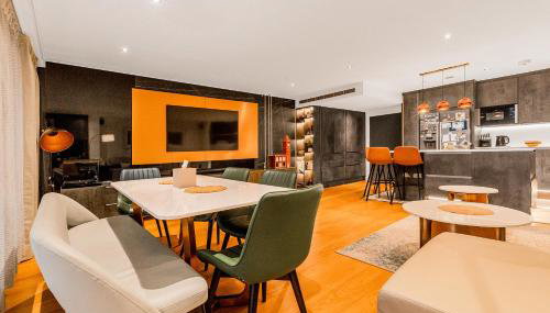 Upscale 3BR Apt w balcony, 3min railway station - Foto 1