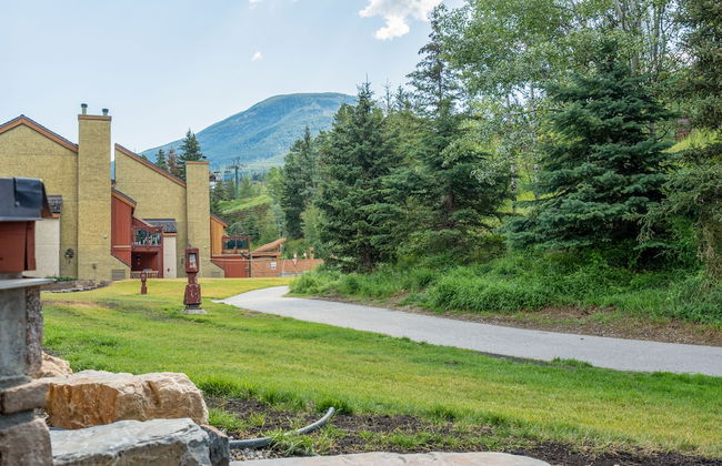 Fully RENOVATED Studio | Ski In/Out: Closest Condo to Lift | Pool & Hot Tubs - Photo 20