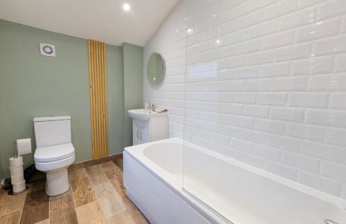 'Weston House' Newly Renovated Family and Workspace Business Cosy Home in Runcorn, Cheshire ENTIRE HOUSE - Foto 4