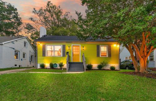 Stylish 4BR Haven: Serene Backyard and Fire Pit - Foto 70