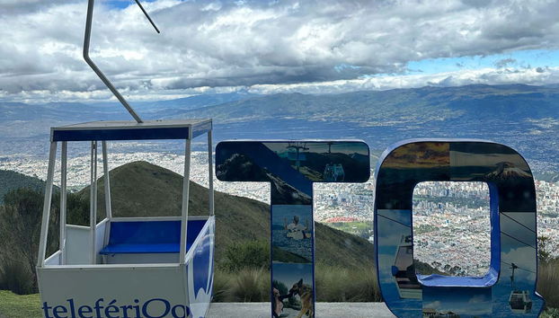 Teleférico localizado a uma altitude de mais de 4.000 metros