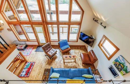 Walk-In Skiing/Tubing Across at Summit East - Foto 11