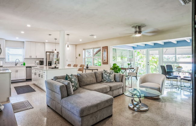 Beautiful Comfy Home With Private Hot Tub Close To Beach 2 Bedroom Home by RedAwning - Foto 13