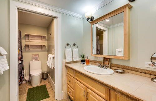 Secluded Log Cabin with Game Room and Forest Views - Foto 30