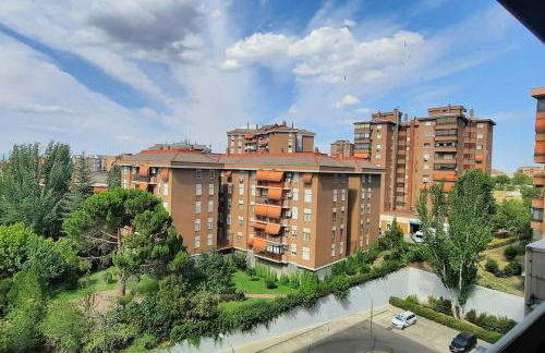 Piso amplio, iluminado y muy bien comunicado - Foto 1