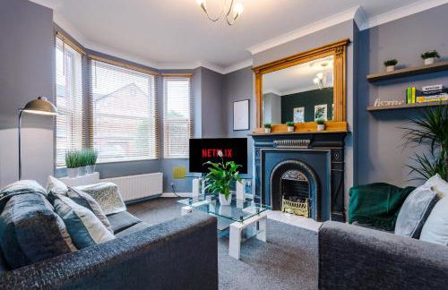 Spacious Modern Chester Home - Great Location - Photo 64