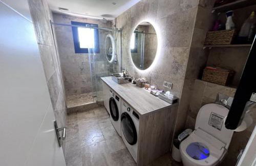 VILLA SAINTE BAUME Piscine Jacuzzi tout confort - Photo 5