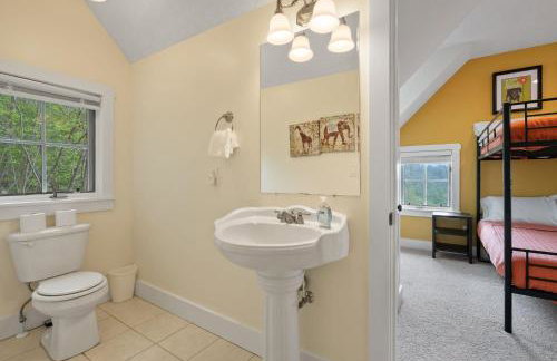 Mtn Views Hot Tub Close to Asheville - Foto 25