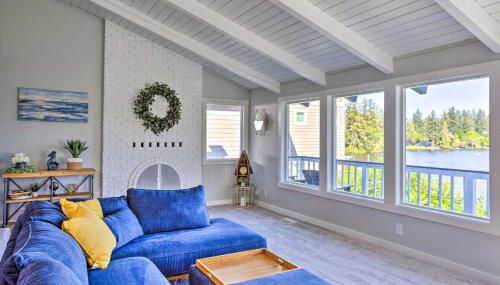 Lakeside Lacey Gem with Sauna and Private Dock - Foto 1