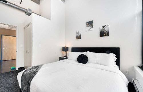 West Loop - City Views With In & Out Parking 2 - Photo 30