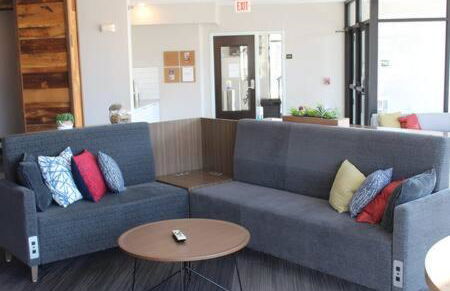 Onsite coffee bar just mins to Jack Thrice Stadium - Foto 30