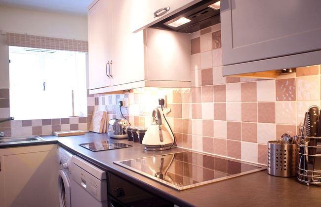 Bryn Melyn Farm Cottages- 5 Luxury Cottages In A Stunning Setting with Wood Fired Hot Tub - Photo 15