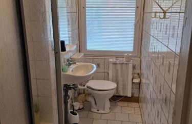 Bungalow 2 - 4-Raum-Wohnung mit Küche und 2 WC Duschen in Ohrdruf-Crawinkel - Photo 3