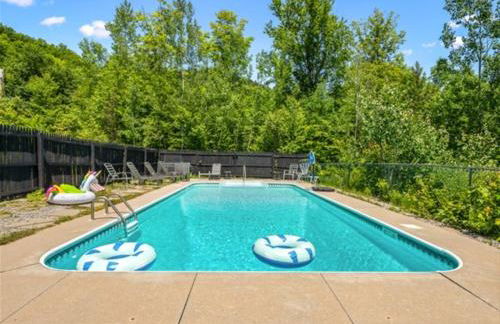 3 Mi to SR! Sleeps 25, Spacious, Hot Tub, Arcade! - Foto 5