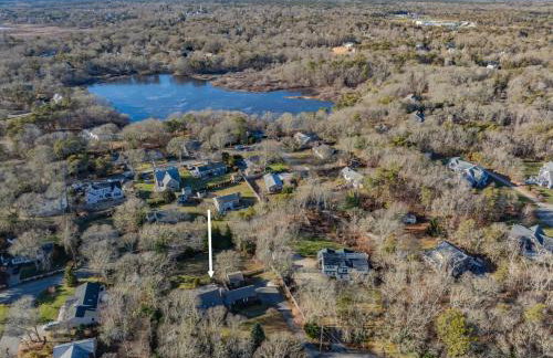Cozy Cape Retreat with Fenced Yard Fire Pit - Foto 44